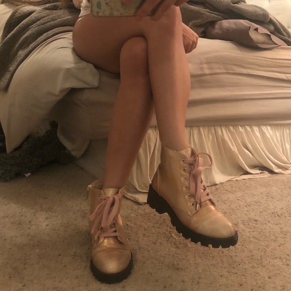 Super cute pink holographic boots - Picture 5 of 7